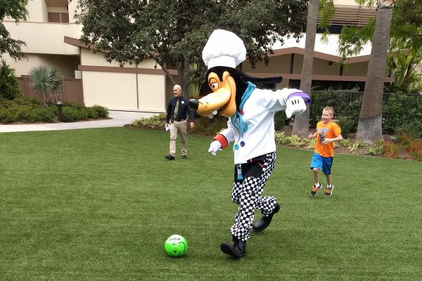 Goofy at Disneyland Hotel