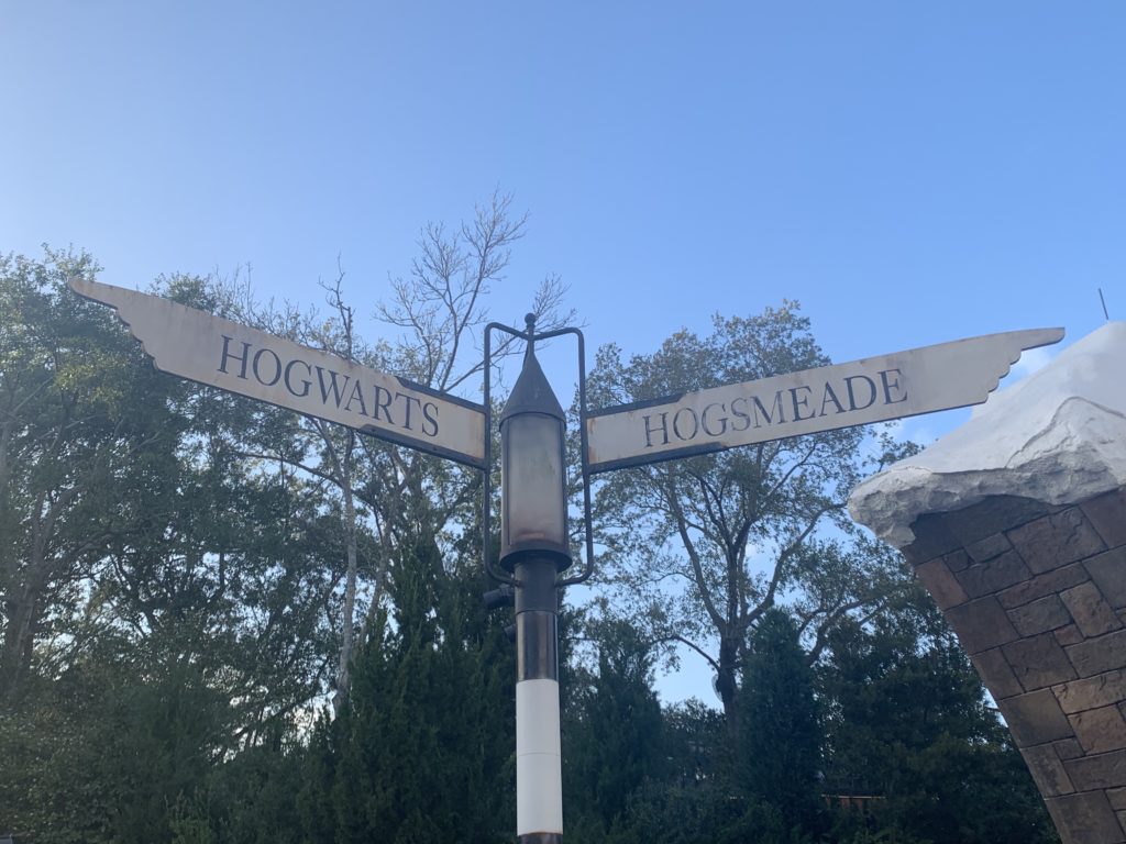 Hogwarts and Hogsmeade sign