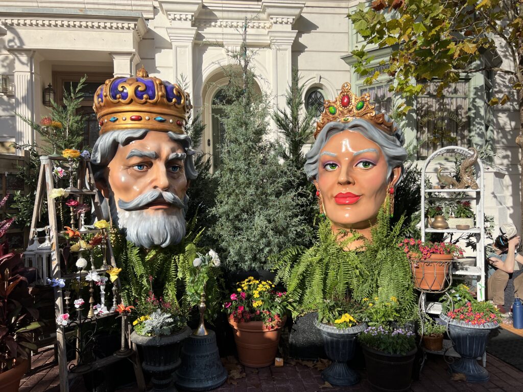 Universal Mardi Gras Entrance King and Queen