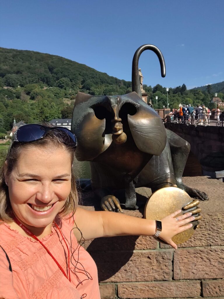 Guest touching the mirror of the bronze monkey to bring wealth.